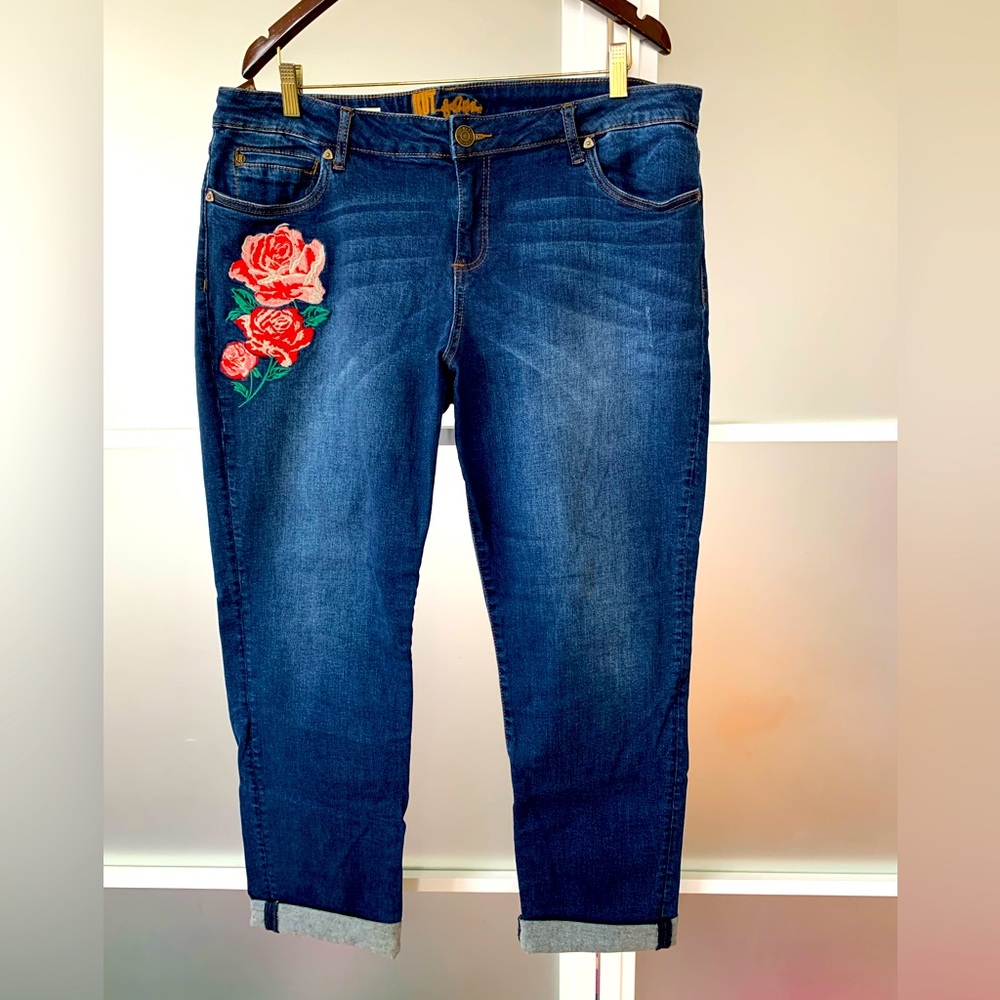 Kut from the Cloth Katy boyfriend denim jeans with flower detail on front. 16